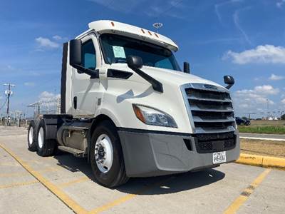 Freightliner Cascadia 116 Day Cab Truck - 410HP, 12 Speed Automatic