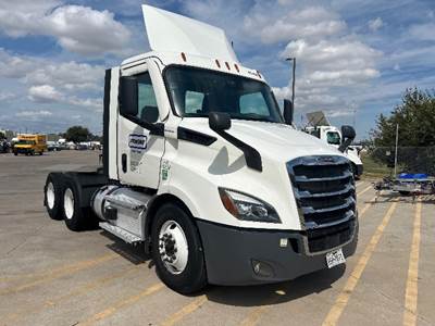 Freightliner Cascadia 116 Day Cab Truck - 435HP, 12 Speed Automatic