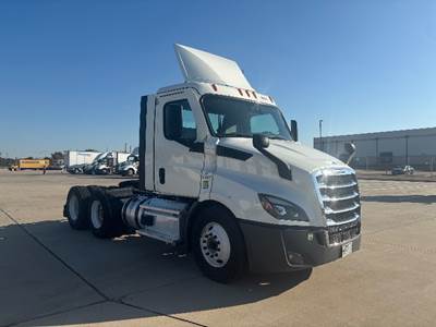 Freightliner Cascadia 116 Day Cab Truck - 435HP, 12 Speed Automatic
