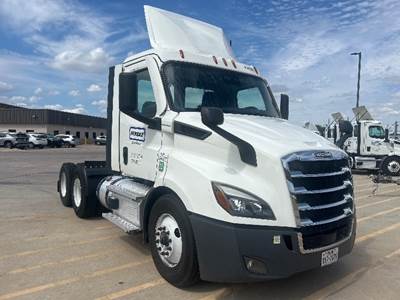 Freightliner Cascadia 116 Day Cab Truck - 435HP, 12 Speed Automatic