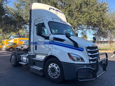 Freightliner Cascadia 116 Single Axle Day Cab Truck - 450HP, 12 Speed Automatic