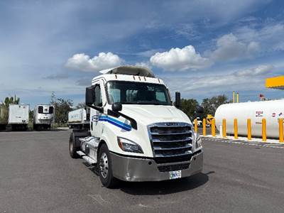 Freightliner Cascadia 116 Single Axle Day Cab Truck - 450HP, 12 Speed Automatic