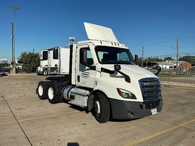 Freightliner Cascadia 116 Day Cab Truck - 435HP, 12 Speed Automatic