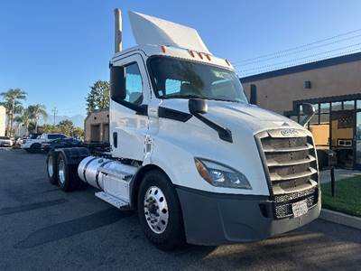 Freightliner Cascadia 116 Day Cab Truck - 435HP, 13 Speed Manual