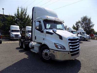 Freightliner Cascadia 116 Day Cab Truck - 470HP, 12 Speed Automatic