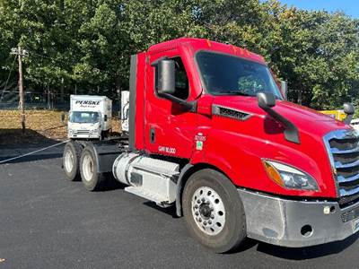 Freightliner Cascadia 116 Day Cab Truck - 450HP, 12 Speed Automatic