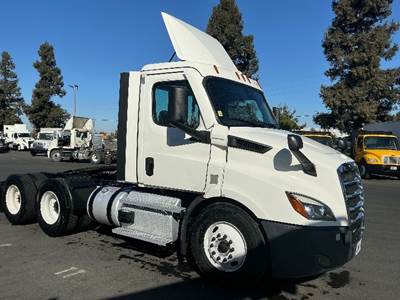 Freightliner Cascadia 116 Day Cab Truck - 435HP, 12 Speed Automatic