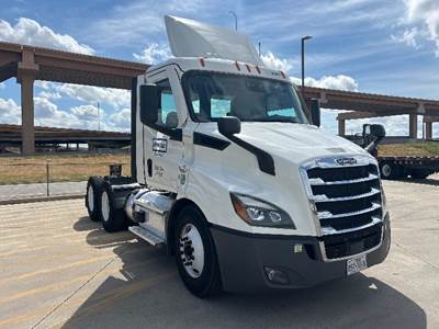 Freightliner Cascadia 116 Day Cab Truck - 435HP, 12 Speed Automatic