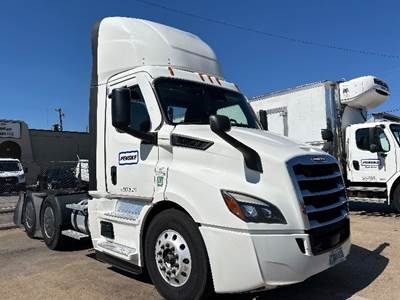 Freightliner Cascadia 116 Day Cab Truck - 450HP, 12 Speed Automatic