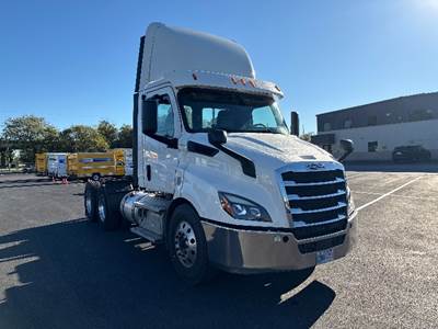 Freightliner Cascadia 116 Day Cab Truck - 435HP, 12 Speed Automatic