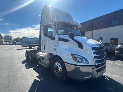 Freightliner Cascadia 116 Day Cab Truck - 435HP, 12 Speed Automatic