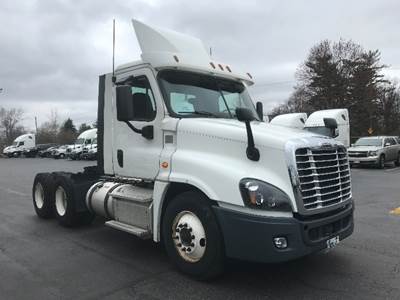 Freightliner Cascadia 125 Day Cab Truck - 435HP, 10 Speed Manual