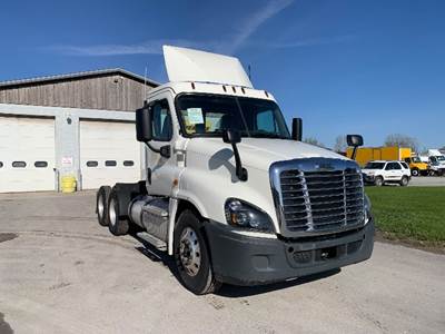 Freightliner Cascadia 125 Day Cab Truck - 435HP, 10 Speed Manual