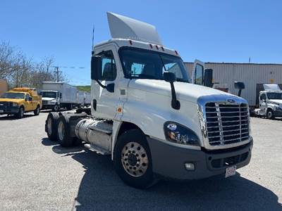 Freightliner Cascadia 125 Day Cab Truck - 435HP, 10 Speed Manual