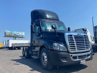 Freightliner Cascadia 125 Day Cab Truck - 400HP, 12 Speed Automatic
