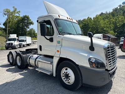 Freightliner Cascadia 125 Day Cab Truck - 435HP, 12 Speed Automatic