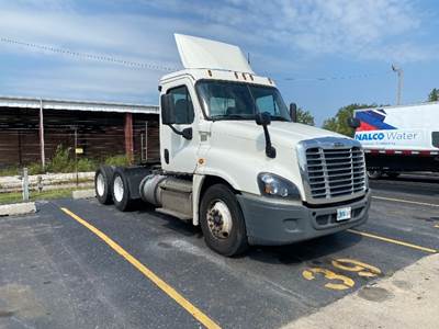 Freightliner Cascadia 125 Day Cab Truck - 435HP, 10 Speed Manual
