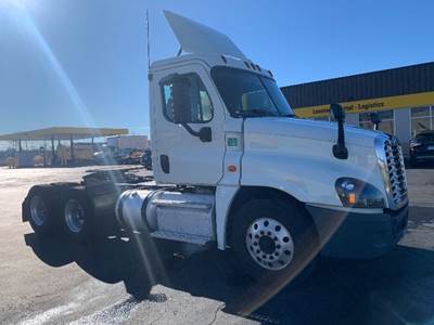 Freightliner Cascadia 125 Day Cab Truck - 435HP, 10 Speed Manual