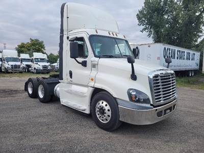Freightliner Cascadia 125 Day Cab Truck - 455HP, 12 Speed Automatic