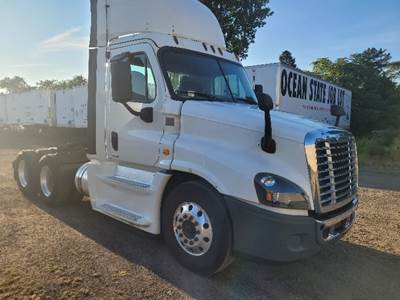 Freightliner Cascadia 125 Day Cab Truck - 455HP, 12 Speed Automatic