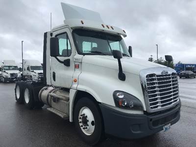 Freightliner Cascadia 125 Day Cab Truck - 435HP, 12 Speed Automatic