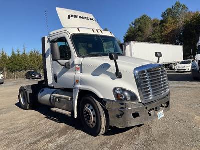 Freightliner Cascadia 125 Single Axle Day Cab Truck - 435HP, 12 Speed Automatic