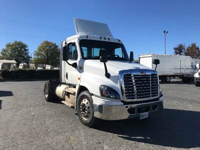 Freightliner Cascadia 125 Single Axle Day Cab Truck - 435HP, 12 Speed Automatic