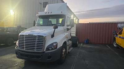 Freightliner Cascadia 125 Single Axle Day Cab Truck - 410HP, 10 Speed Manual