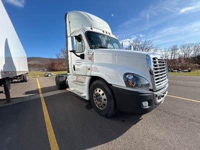 Freightliner Cascadia 125 Single Axle Day Cab Truck - 410HP, 12 Speed Automatic