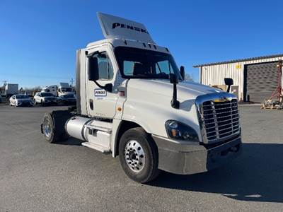Freightliner Cascadia 125 Single Axle Day Cab Truck - 435HP, 12 Speed Automatic