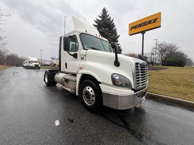Freightliner Cascadia 125 Single Axle Day Cab Truck - 435HP, 12 Speed Automatic