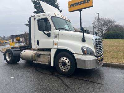 Freightliner Cascadia 125 Single Axle Day Cab Truck - 435HP, 12 Speed Automatic