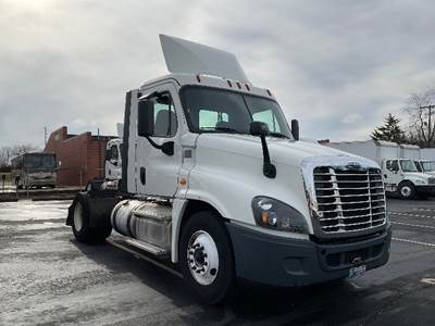 Freightliner Cascadia 125 Single Axle Day Cab Truck - 410HP, 12 Speed Automatic