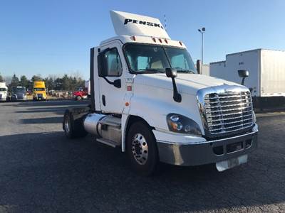 Freightliner Cascadia 125 Single Axle Day Cab Truck - 435HP, 12 Speed Automatic