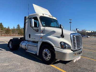 Freightliner Cascadia 125 Single Axle Day Cab Truck - 410HP, 10 Speed Manual