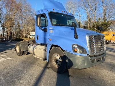 Freightliner Cascadia 125 Single Axle Day Cab Truck - 410HP, 12 Speed Automatic