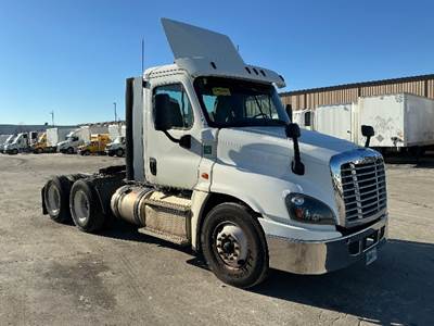 Freightliner Cascadia 125 Day Cab Truck - 435HP, 10 Speed Manual