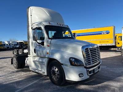 Freightliner Cascadia 125 Single Axle Day Cab Truck - 410HP, 12 Speed Automatic