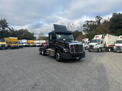 Freightliner Cascadia 125 Day Cab Truck - 455HP, 12 Speed Automatic