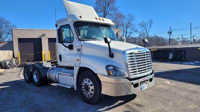 Freightliner Cascadia 125 Day Cab Truck - 450HP, 10 Speed Manual