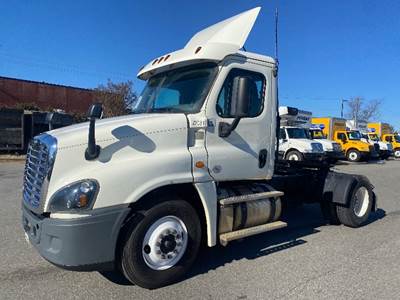 Freightliner Cascadia 125 Single Axle Day Cab Truck - 410HP, 12 Speed Automatic