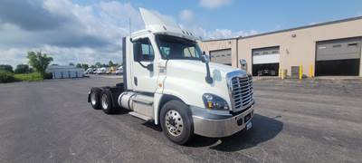 Freightliner Cascadia 125 Day Cab Truck - 435HP, 12 Speed Automatic