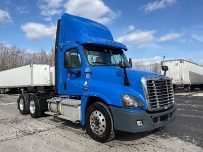 Freightliner Cascadia 125 Day Cab Truck - 435HP, 13 Speed Manual