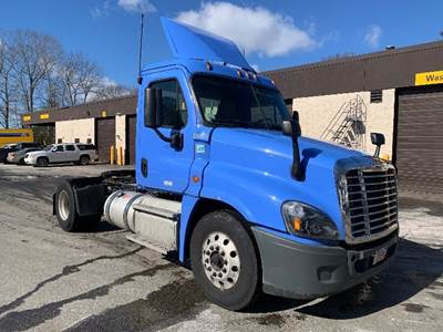 Freightliner Cascadia 125 Single Axle Day Cab Truck - 410HP, 12 Speed Automatic