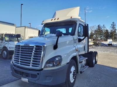 Freightliner Cascadia 125 Day Cab Truck - 435HP, 10 Speed Manual