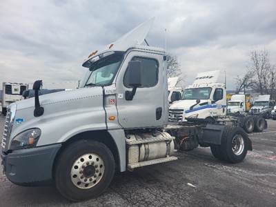 Freightliner Cascadia 125 Single Axle Day Cab Truck - 410HP, 12 Speed Automatic