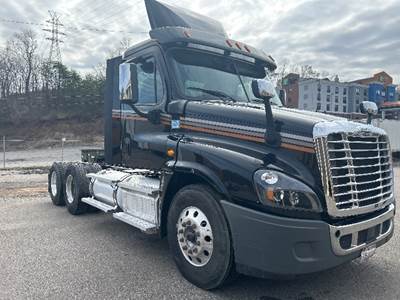 Freightliner Cascadia 125 Day Cab Truck - 475HP, 12 Speed Automatic