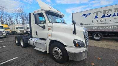 Freightliner Cascadia 125 Day Cab Truck - 475HP, 10 Speed Manual