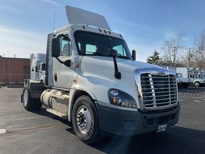 Freightliner Cascadia 125 Single Axle Day Cab Truck - 410HP, 12 Speed Automatic