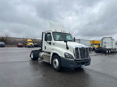 Freightliner Cascadia 125 Single Axle Day Cab Truck - 410HP, 12 Speed Automatic
